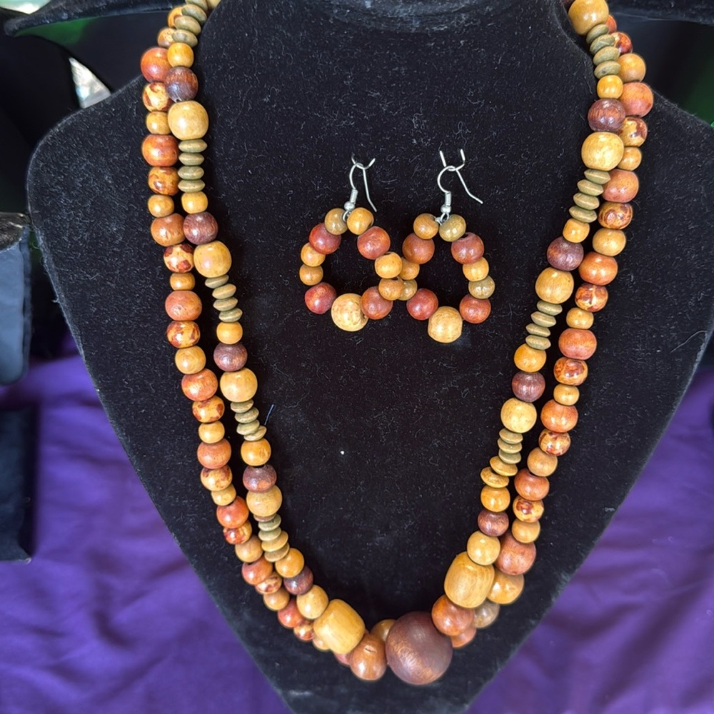 Wooden necklace earring set
